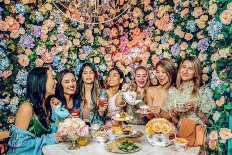 instagramablel photo of women having tea